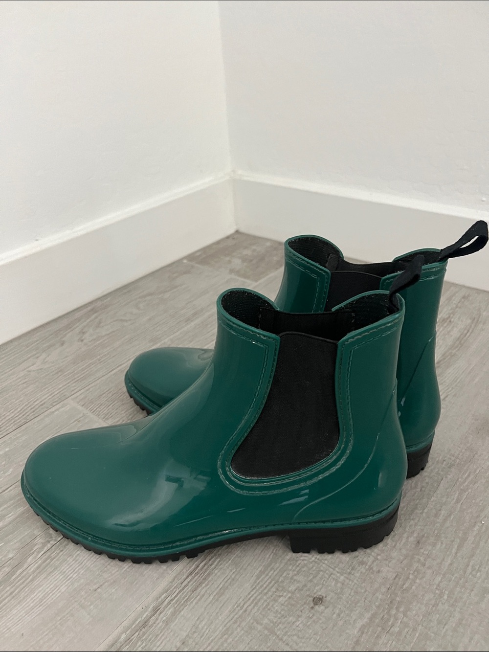 Barneys New York Women's Chelsea Rain Boots Size 39